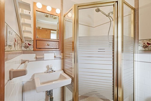 10 Brayton Rd, Tiverton, RI 02878