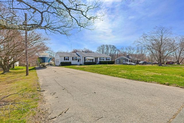 10 Brayton Rd, Tiverton, RI 02878