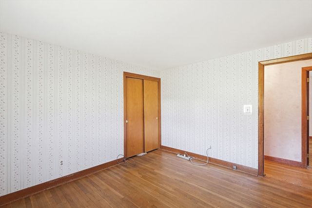 10 Brayton Rd, Tiverton, RI 02878