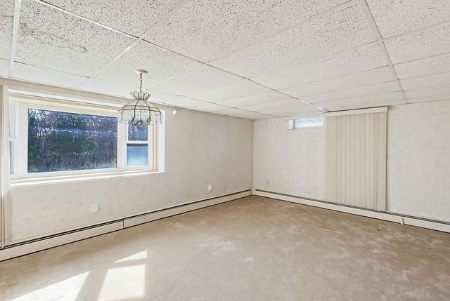 10 Brayton Rd, Tiverton, RI 02878