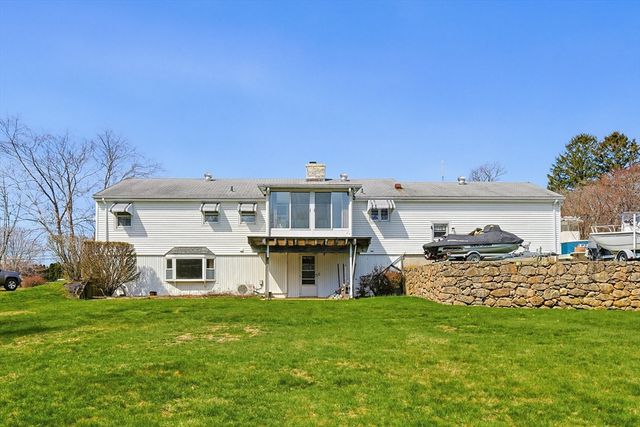 10 Brayton Rd, Tiverton, RI 02878