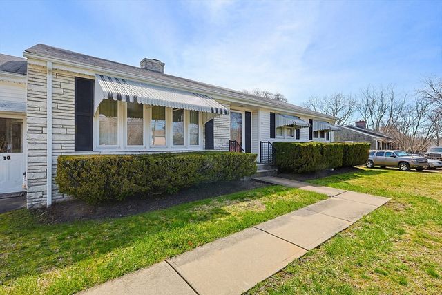 10 Brayton Rd, Tiverton, RI 02878