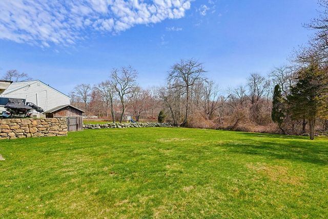 10 Brayton Rd, Tiverton, RI 02878