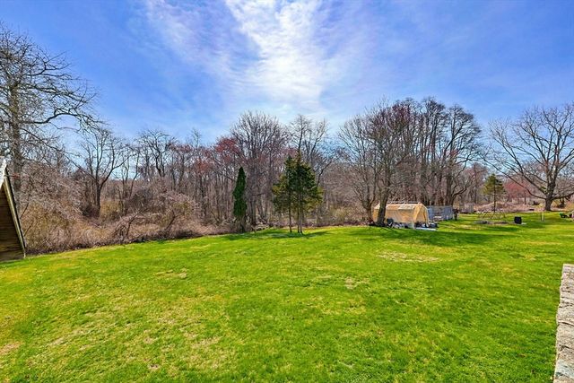 10 Brayton Rd, Tiverton, RI 02878