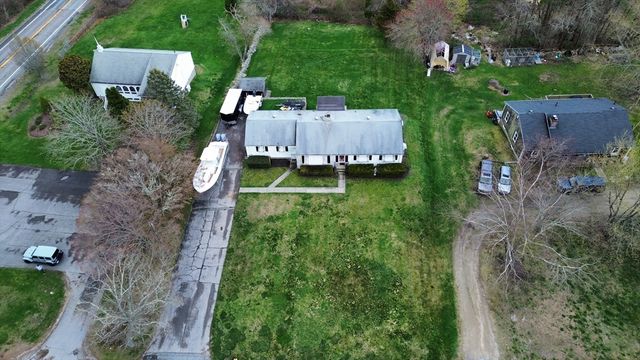 10 Brayton Rd, Tiverton, RI 02878