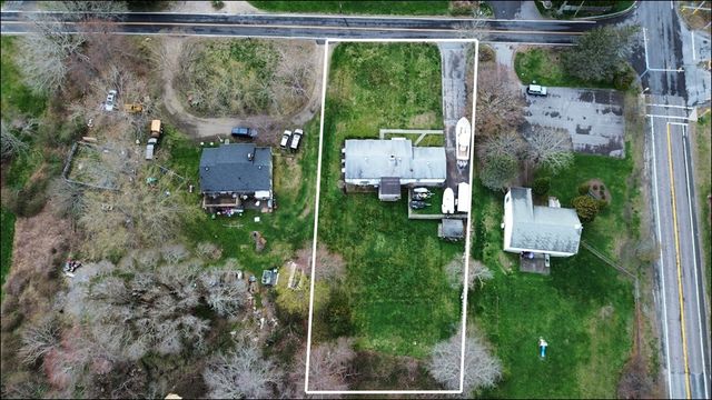 10 Brayton Rd, Tiverton, RI 02878