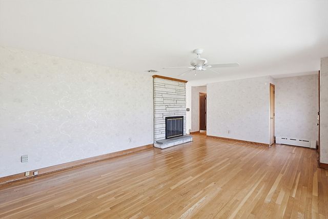 10 Brayton Rd, Tiverton, RI 02878