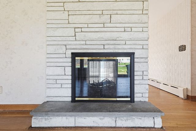 10 Brayton Rd, Tiverton, RI 02878