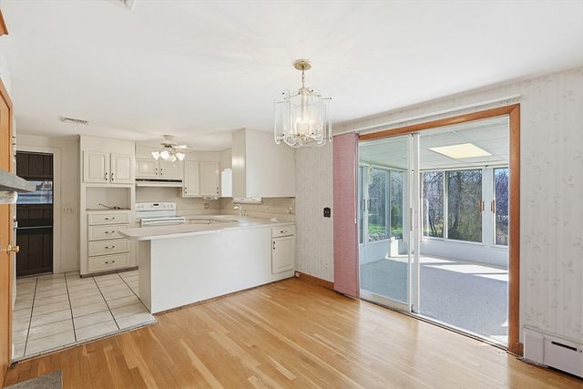 10 Brayton Rd, Tiverton, RI 02878