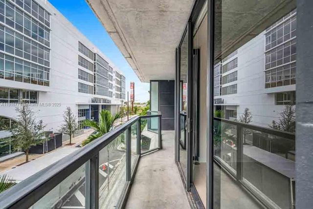 201 SW 17th Rd 302, Miami, FL 33129