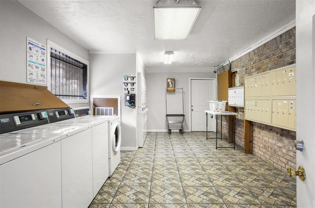 8800 Gulf Freeway 13, Houston, TX 77017