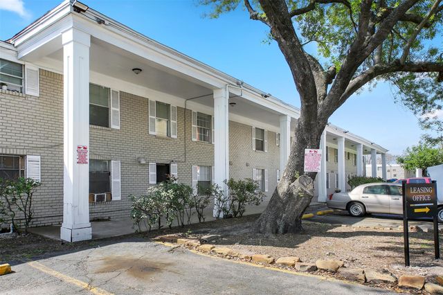 8800 Gulf Freeway 13, Houston, TX 77017
