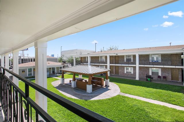 8800 Gulf Freeway 13, Houston, TX 77017