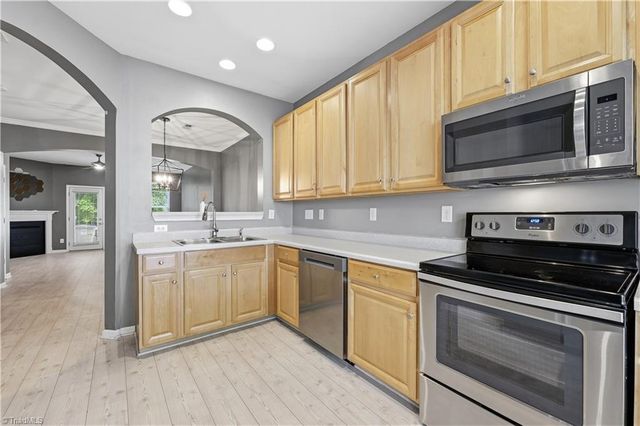6 Cobble Lane, Greensboro, NC 27407