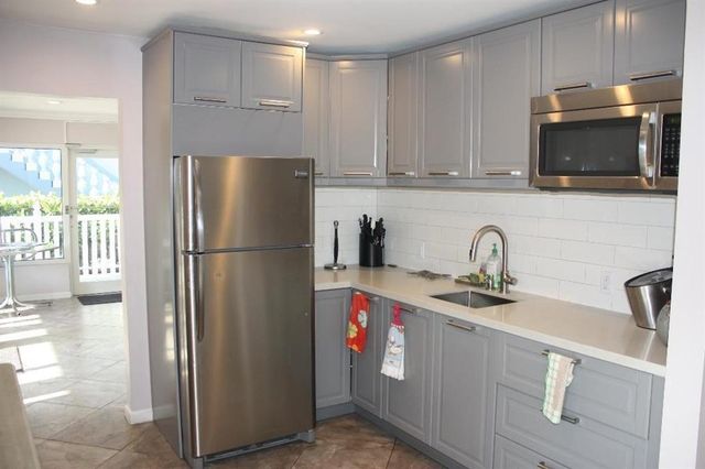 669 W OAKLAND PARK Boulevard W 218B, Oakland Park, FL 33311