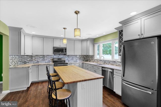 441 DEGLER AVE, Leesport, PA 19533