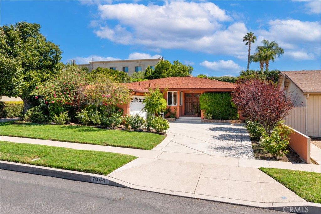 7044 Mammoth Avenue, Van Nuys, CA 91405 — exterior