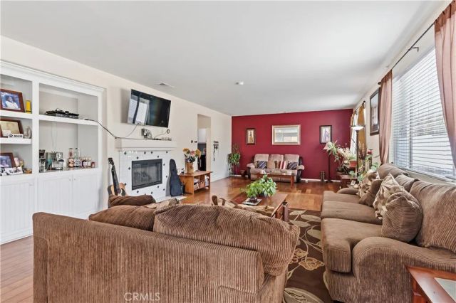 152 Alabaster, Perris, CA 92570