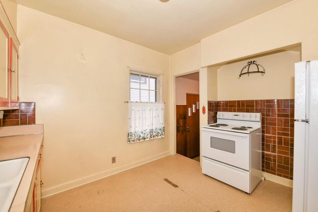 703 N West AVENUE, Waukesha, WI 53186