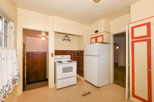 703 N West AVENUE, Waukesha, WI 53186