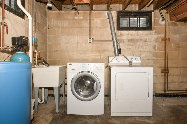 703 N West AVENUE, Waukesha, WI 53186