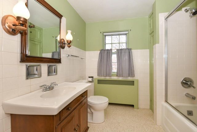 703 N West AVENUE, Waukesha, WI 53186