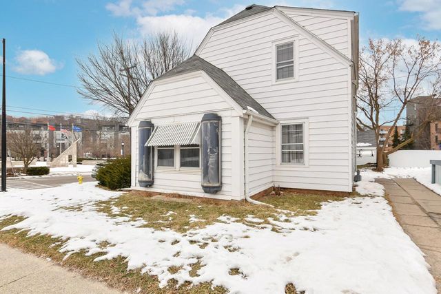 703 N West AVENUE, Waukesha, WI 53186