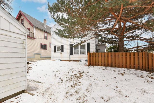 703 N West AVENUE, Waukesha, WI 53186