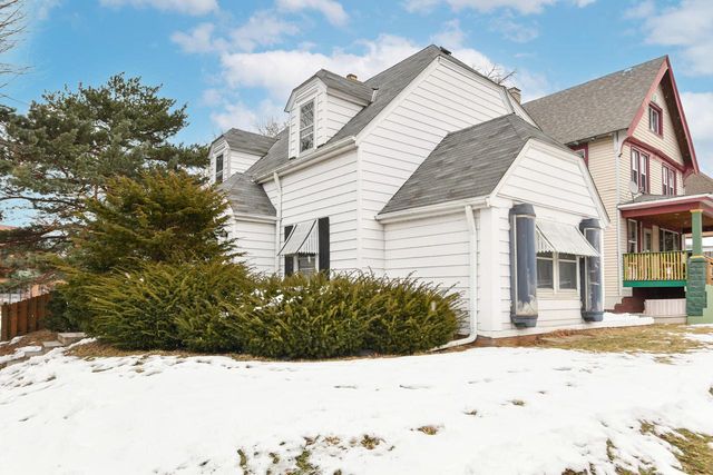 703 N West AVENUE, Waukesha, WI 53186