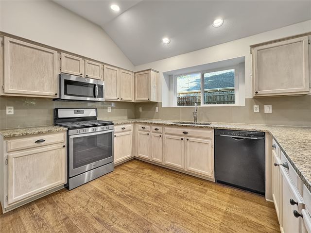 806 Glenwood Court, Mckinney, TX 75071