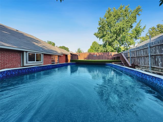 806 Glenwood Court, Mckinney, TX 75071