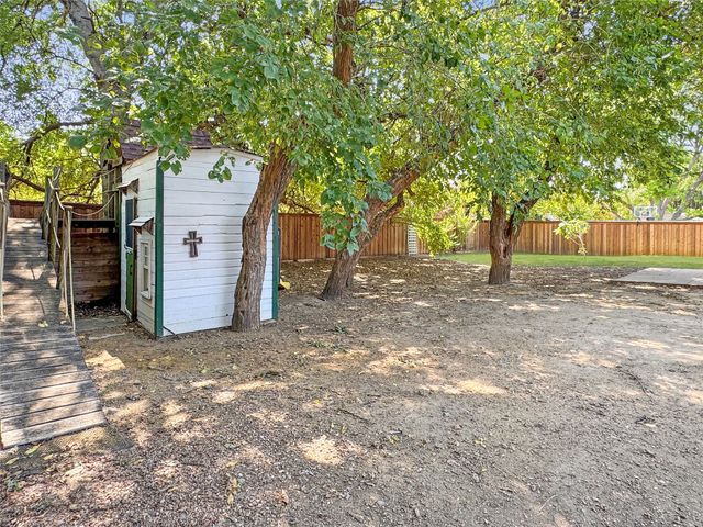 806 Glenwood Court, Mckinney, TX 75071