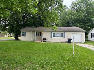 1601 Foster Drive, Belleville, IL 62226