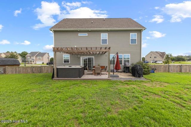 407 Fawns Creek Chase, Jacksonville, NC 28540