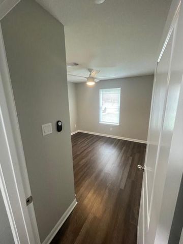 508 Willis, Alvin, TX 77511