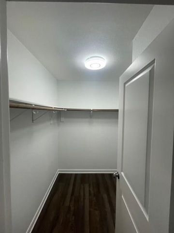 508 Willis, Alvin, TX 77511