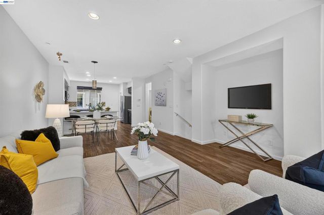 631 Moss Way, Hayward, CA 94541