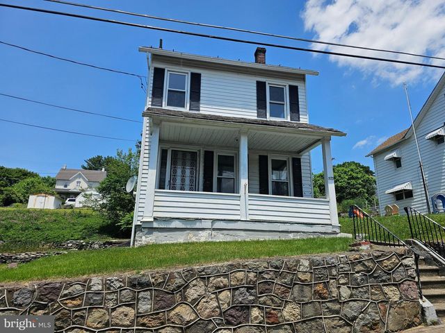573 FAIRVIEW AVE, Bangor, PA 18013