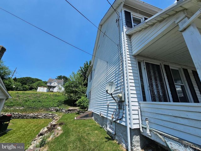 573 FAIRVIEW AVE, Bangor, PA 18013