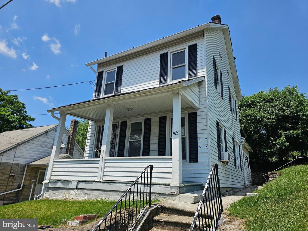 573 FAIRVIEW AVE, Bangor, PA 18013