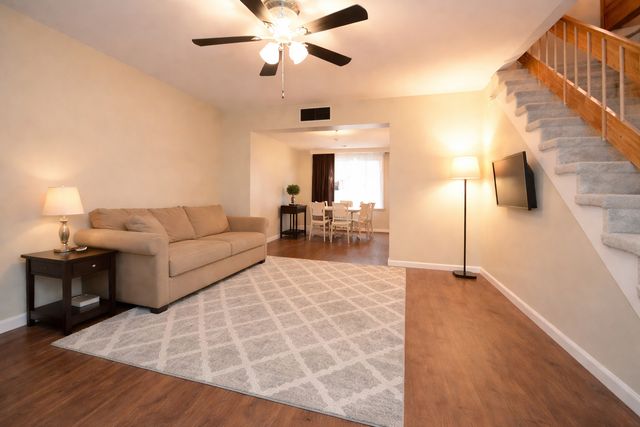 516 N Thornwood Drive, Mchenry, IL 60050