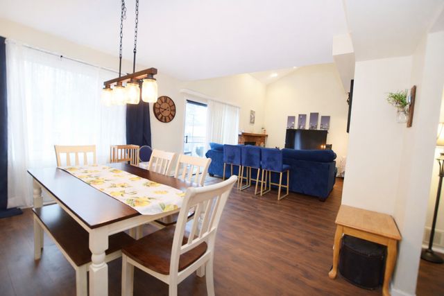 516 N Thornwood Drive, Mchenry, IL 60050