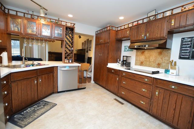 516 N Thornwood Drive, Mchenry, IL 60050