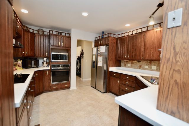 516 N Thornwood Drive, Mchenry, IL 60050