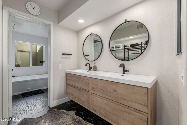 11629 N 40TH Way, Phoenix, AZ 85028