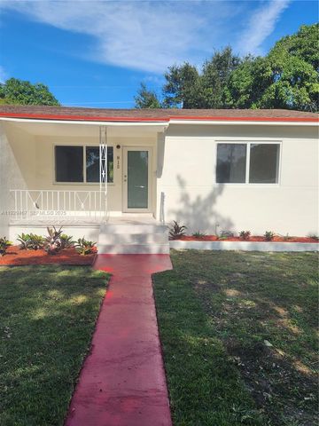 815 NE 134th St, North Miami, FL 33161