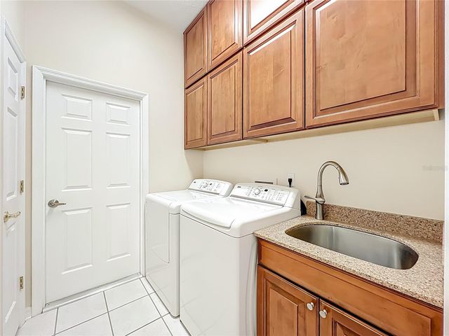 1821 CARILLON PARK DRIVE, Oviedo, FL 32765