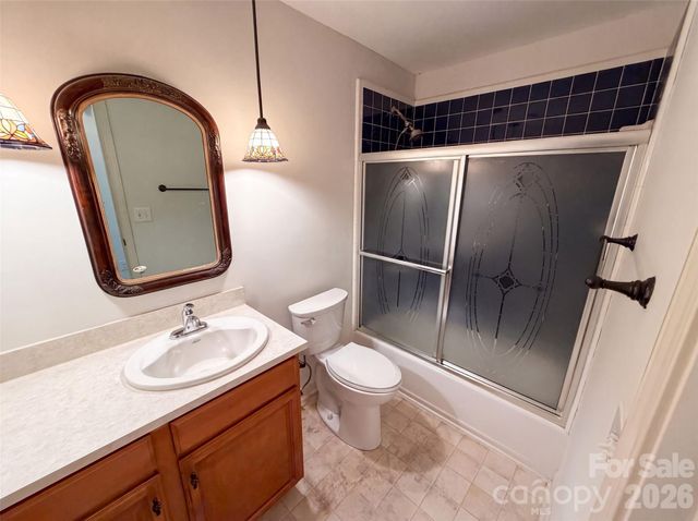713 Ridgedale Court, Charlotte, NC 28206