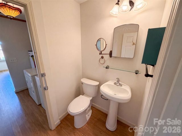 713 Ridgedale Court, Charlotte, NC 28206
