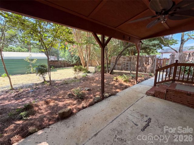 713 Ridgedale Court, Charlotte, NC 28206